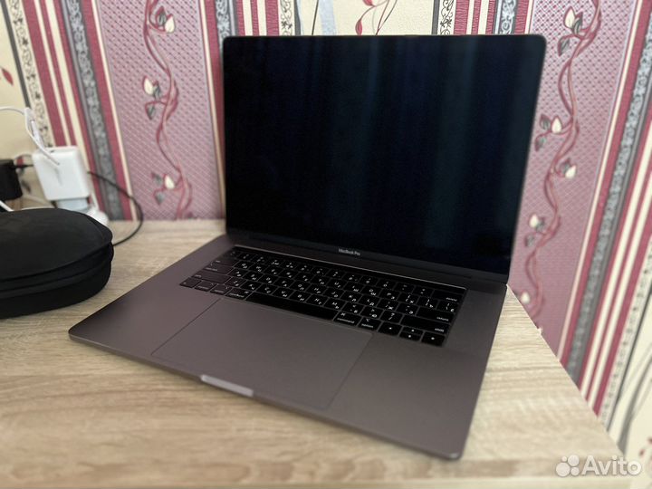 Apple MacBook Pro 15 2018 32gb 1Tb i9
