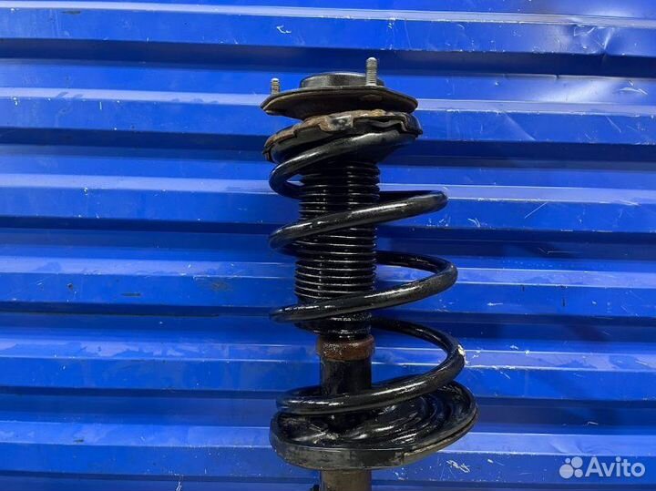 Амортизатор передний левый Toyota Highlander XU40