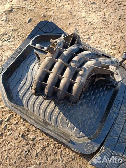 Коллектор впускной Гольф 4. 1.4 л 2000г