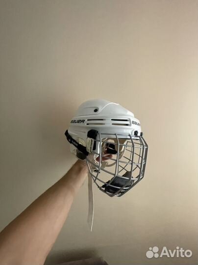 Хоккейный шлем