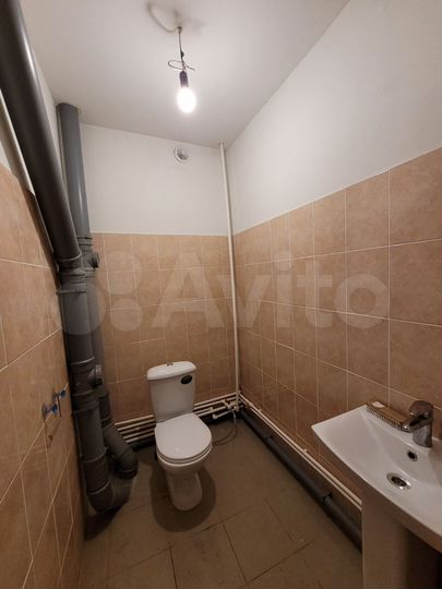 Здание, 372.3 м²