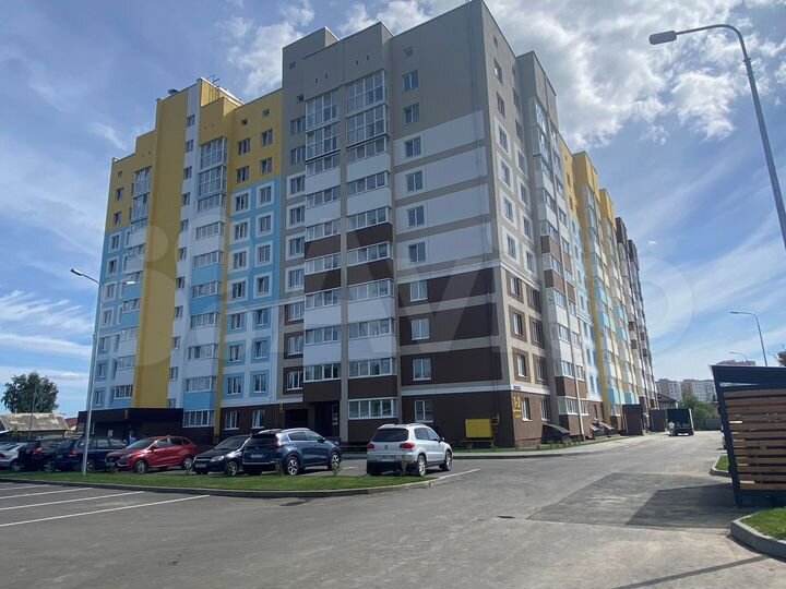 2-к. квартира, 62 м², 1/10 эт.