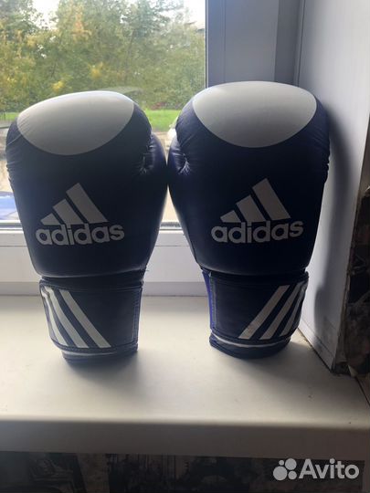 Боксерские перчатки adidas