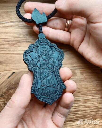 Крест нательный из дерева ручной работы