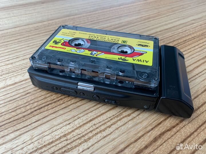 Кассетный плеер aiwa HS-P75 с батарейным блоком