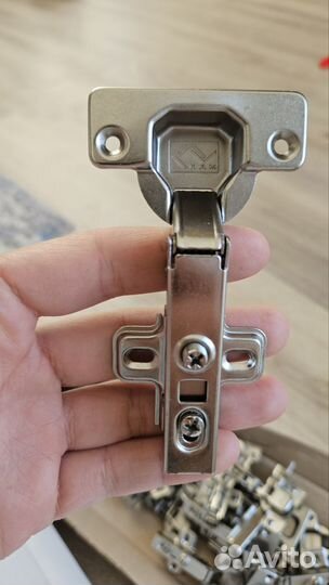 Петля мебельная с доводчиком