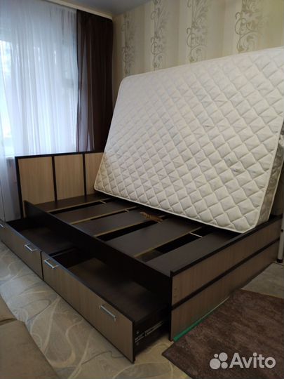 Кровать
