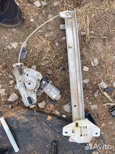 Электрический стеклоподьемник задний Kia rio 3