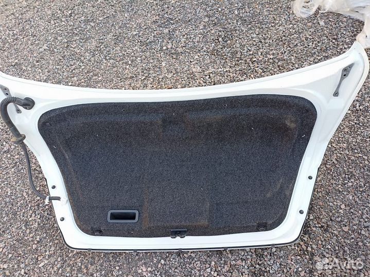 Крышка багажника Nissan