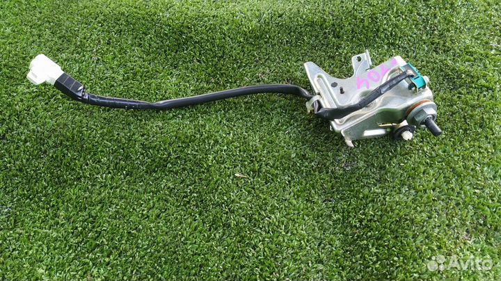 Замок лючка бензобака Toyota Estima GSR50 2GR-FE