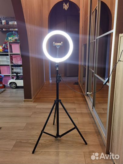 Кольцевая лампа со штативом