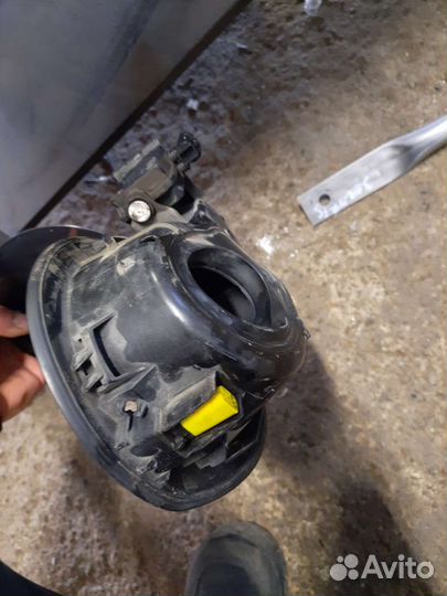 Opel astra j лючок бензобака