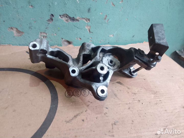 Кронштейн генерального 1.6 Chery Fora