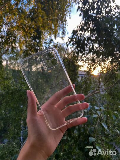 Прозрачный чехол на iPhone 11