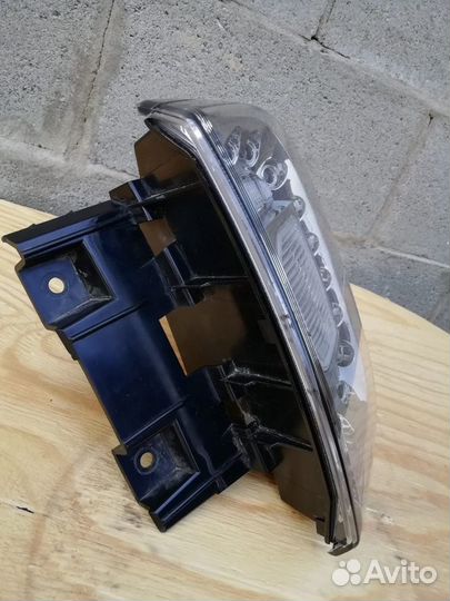 Фонарь задний правый Nissan Patrol Y62