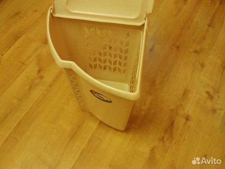 Угловая корзина для белья