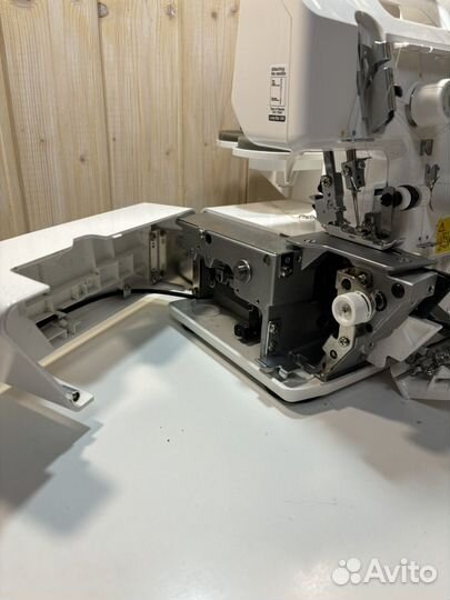 Оверлок juki mo 654de