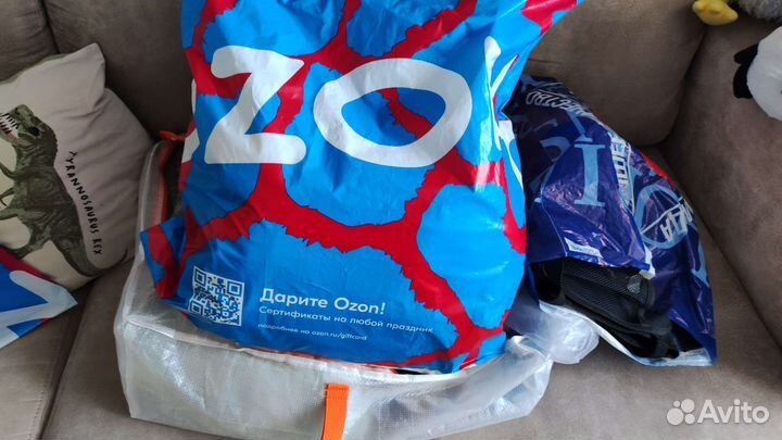 Мужская и женская одежда и обувь много