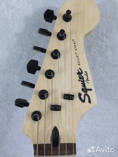 Электрогитара Fender Squier Bullet Stratocaster