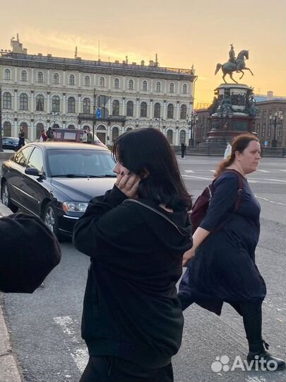 Официант,сотрудник пунктов выдачи,работник торгово