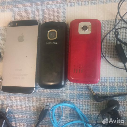 Мобильные телефоны,зарядки,гарнитуры