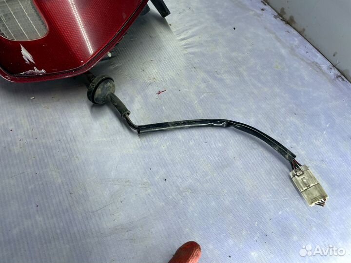 Стоп сигнал задний правый Nissan Wingroad