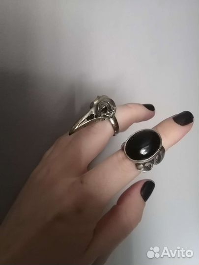 Перстень и череп ворона