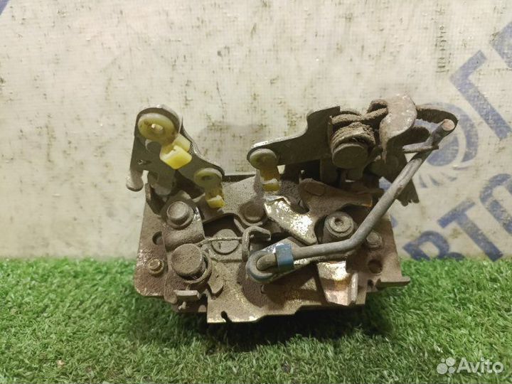 Замок двери задний правый Daewoo Nexia седан 1.5