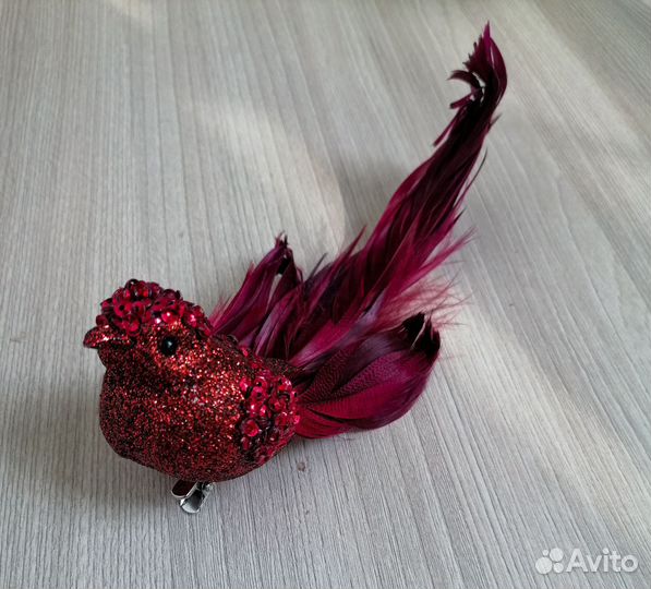 Декоративная птичка на клипсе