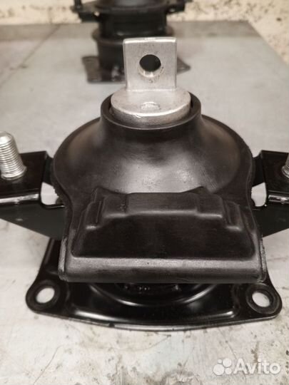 Подушка двигателя Honda accord 7