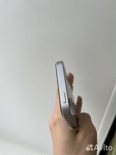 iPhone SE, 64 ГБ