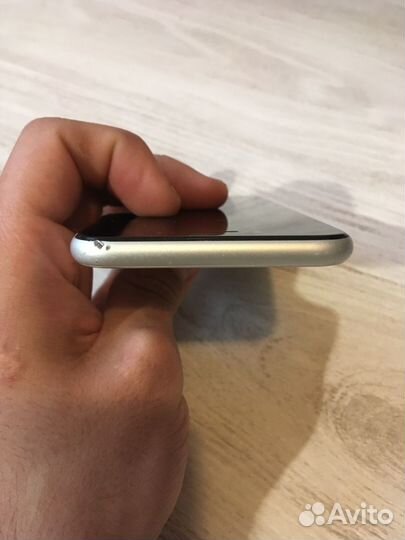 iPhone SE (2020), 64 ГБ
