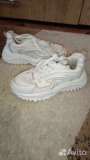 Кроссовки женские