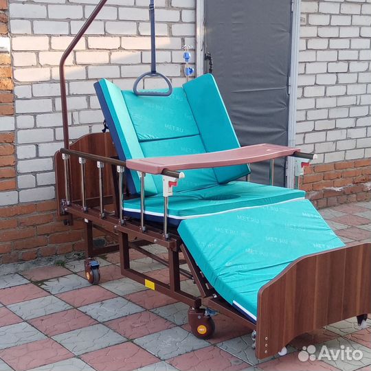 Кровать для лежачих больных с туалетом