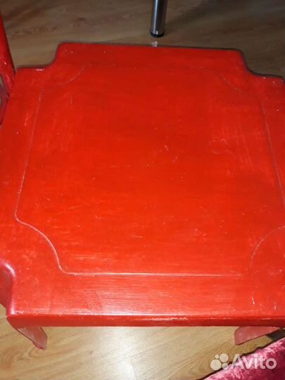 Столик пластмассовый