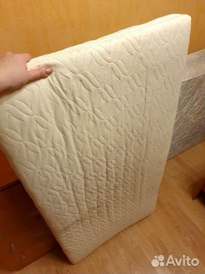 Детская кроватка с маятником и ящиком