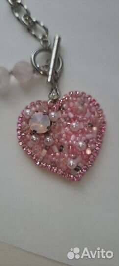 Колье с натуральными камнями и кулоном