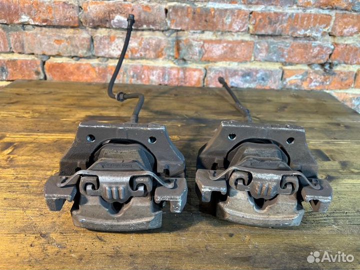 Суппорт тормозной задний Bmw X5 E70 N52B30 AF 2008