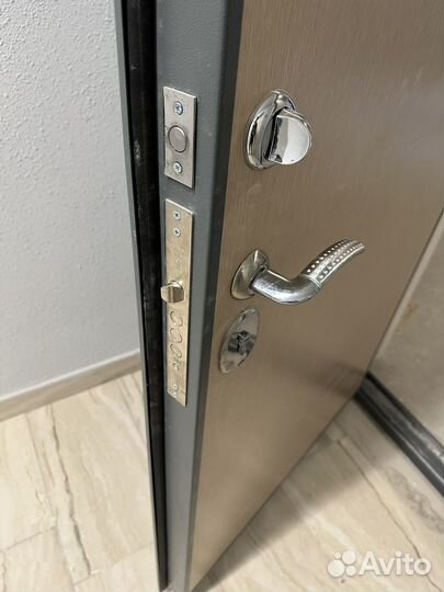 Дверь входная металлическая