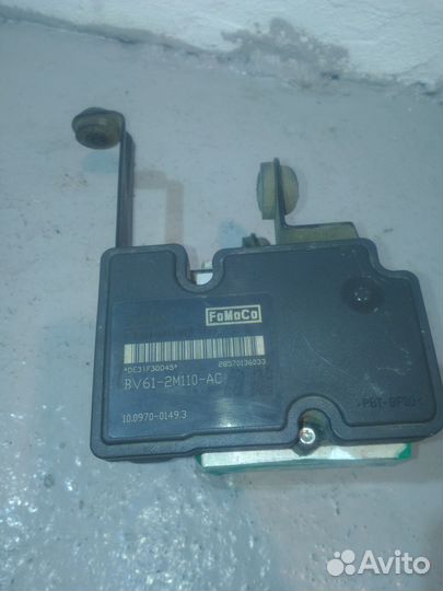 Блок ABS (насос) Ford Focus 3 bv612m110ac