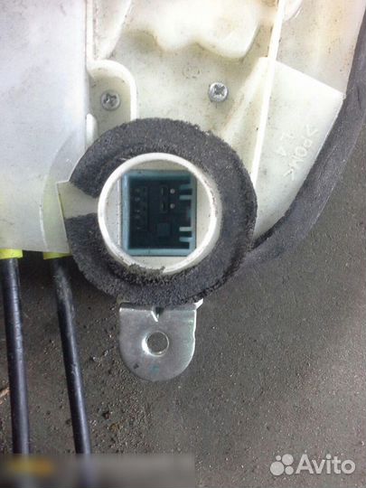 Замок двери задней левой Honda Civic 5D 2006-2012