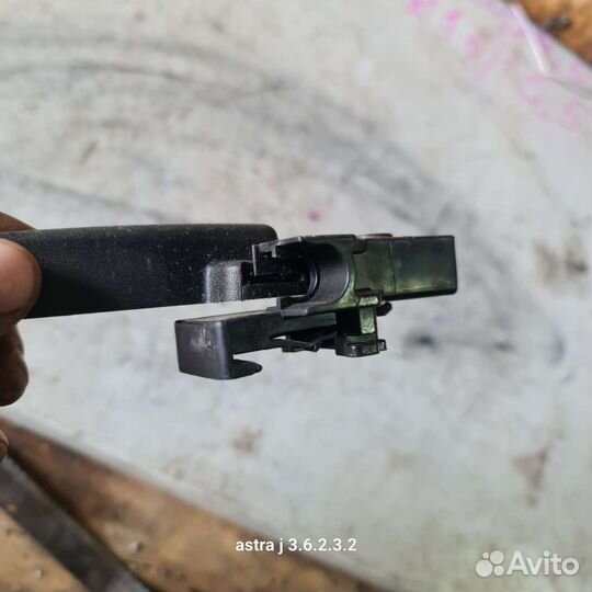 Ручка открытия капота opel astra j