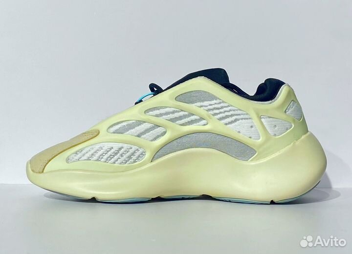 Кроссовки Adidas Yeezy Boost 700 White Lux V7