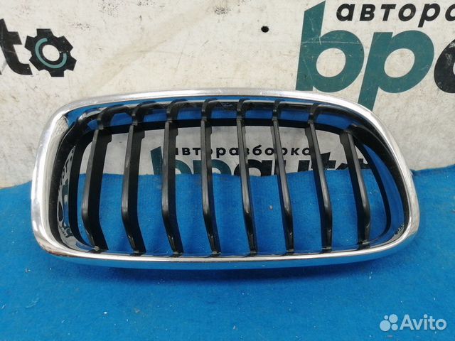 Решетка радиатора правая 51137255412 BMW 3 серия