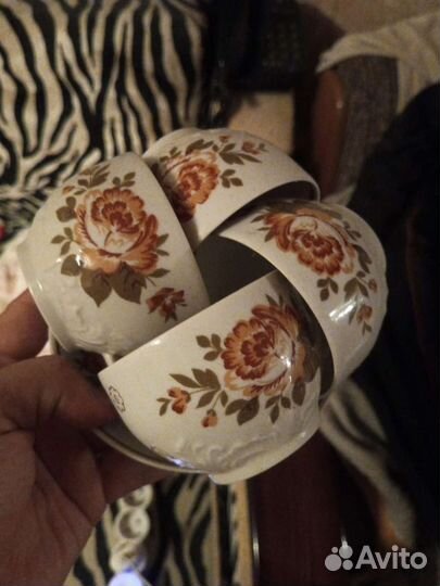 Чайные чашки с блюдцами