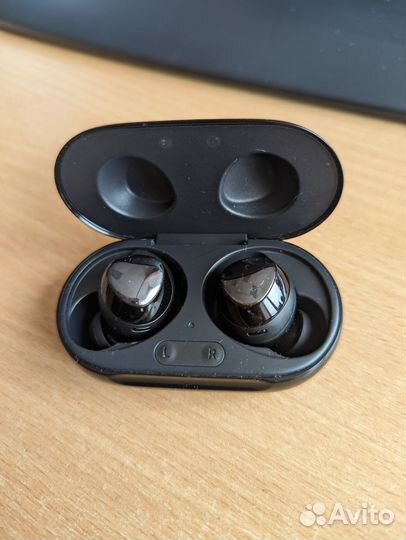 Беспроводные наушники Samsung Galaxy buds plus