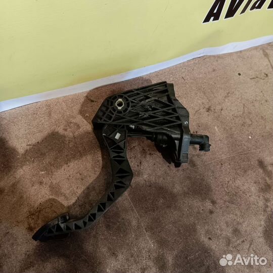 Педаль сцепления Volkswagen Polo 5