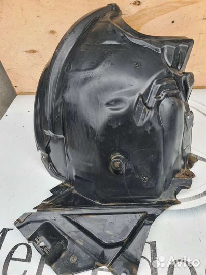 Подкрылок передний левый Mercedes W212