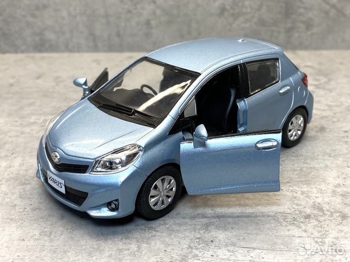Коллекционная модель Toyota Yaris 1:32