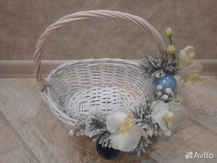 Корзина плетеная подарочная